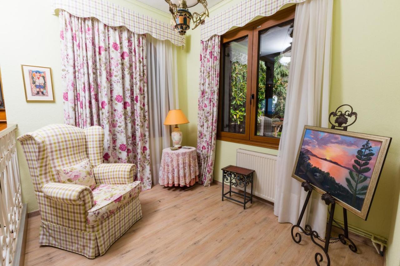 Beachfront Family Villa Katerina With Private Pool, Playground, Bbq & Amazing Sea Views! Petres  外观 照片