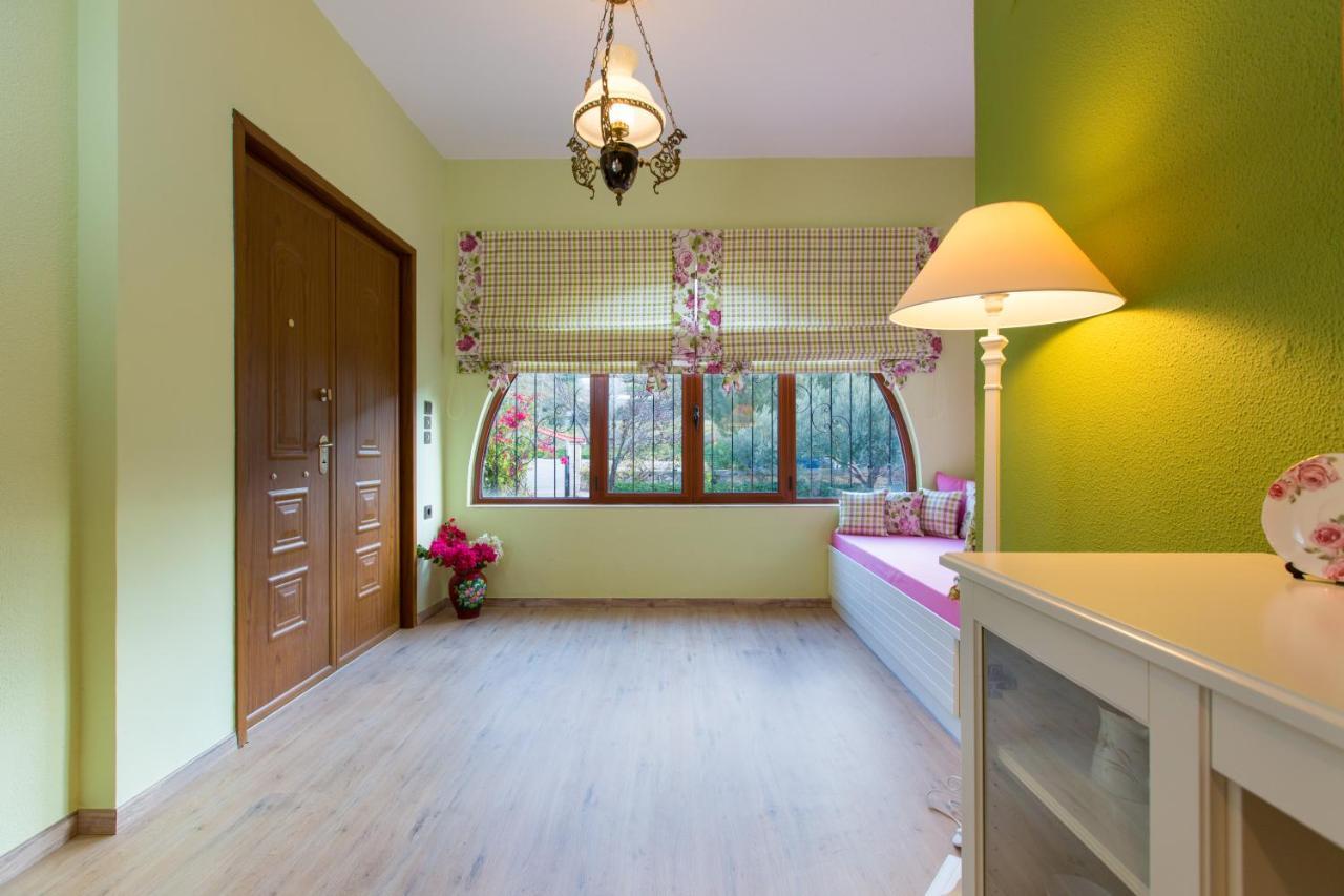 Beachfront Family Villa Katerina With Private Pool, Playground, Bbq & Amazing Sea Views! Petres  外观 照片