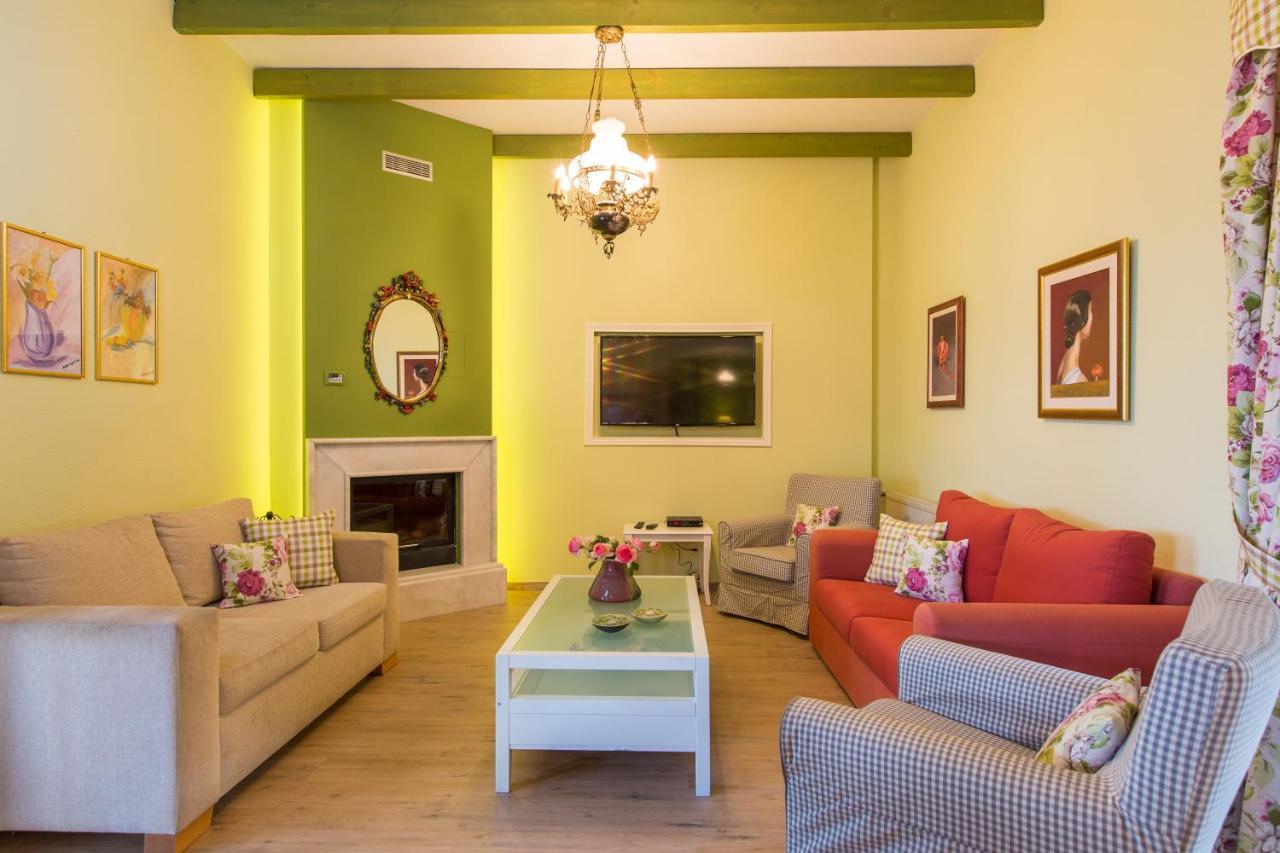Beachfront Family Villa Katerina With Private Pool, Playground, Bbq & Amazing Sea Views! Petres  外观 照片