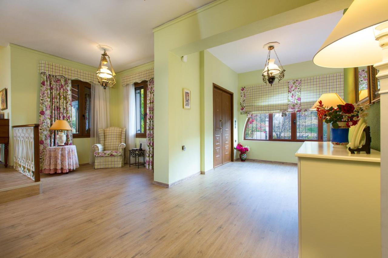 Beachfront Family Villa Katerina With Private Pool, Playground, Bbq & Amazing Sea Views! Petres  外观 照片