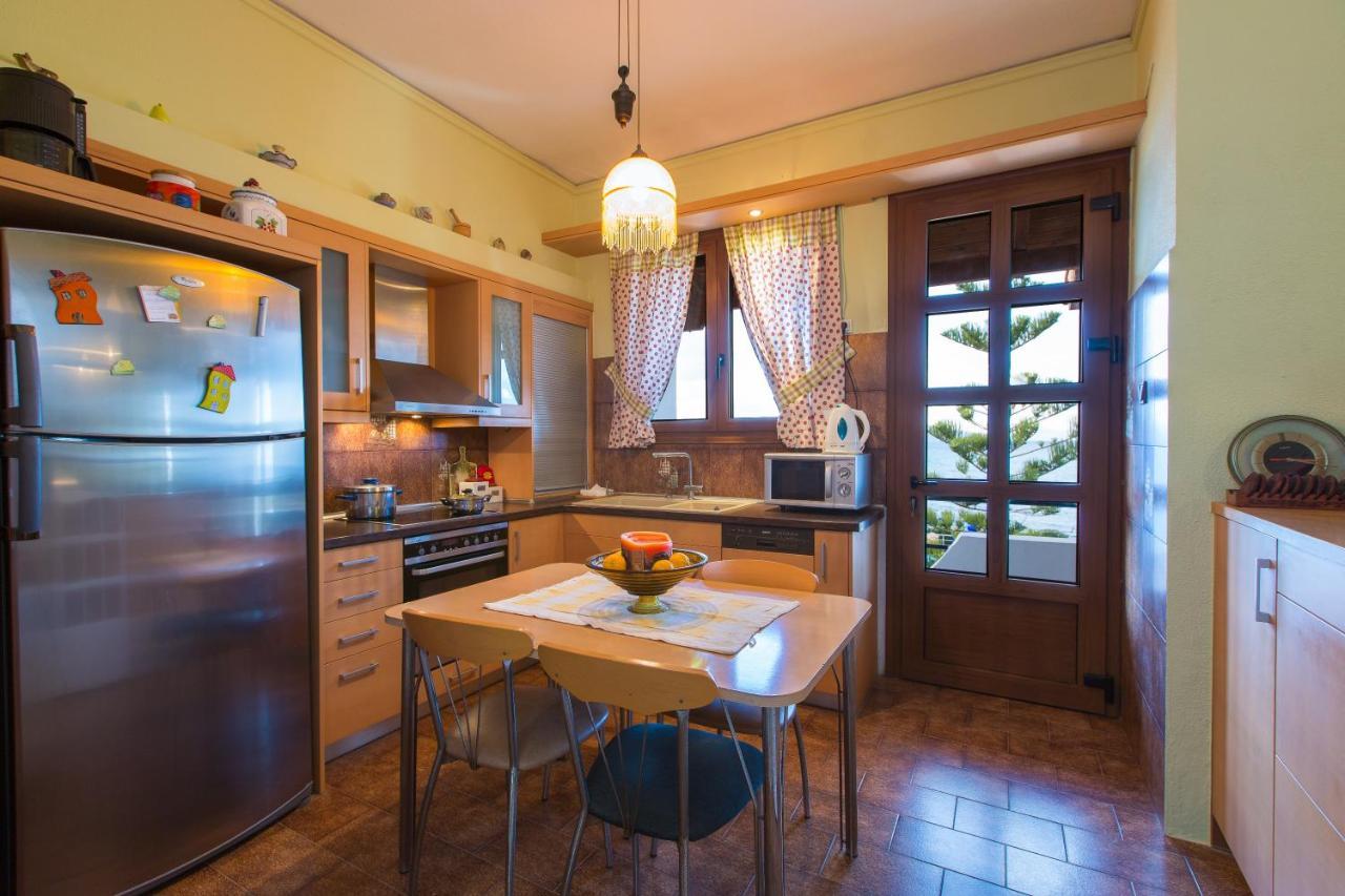 Beachfront Family Villa Katerina With Private Pool, Playground, Bbq & Amazing Sea Views! Petres  外观 照片