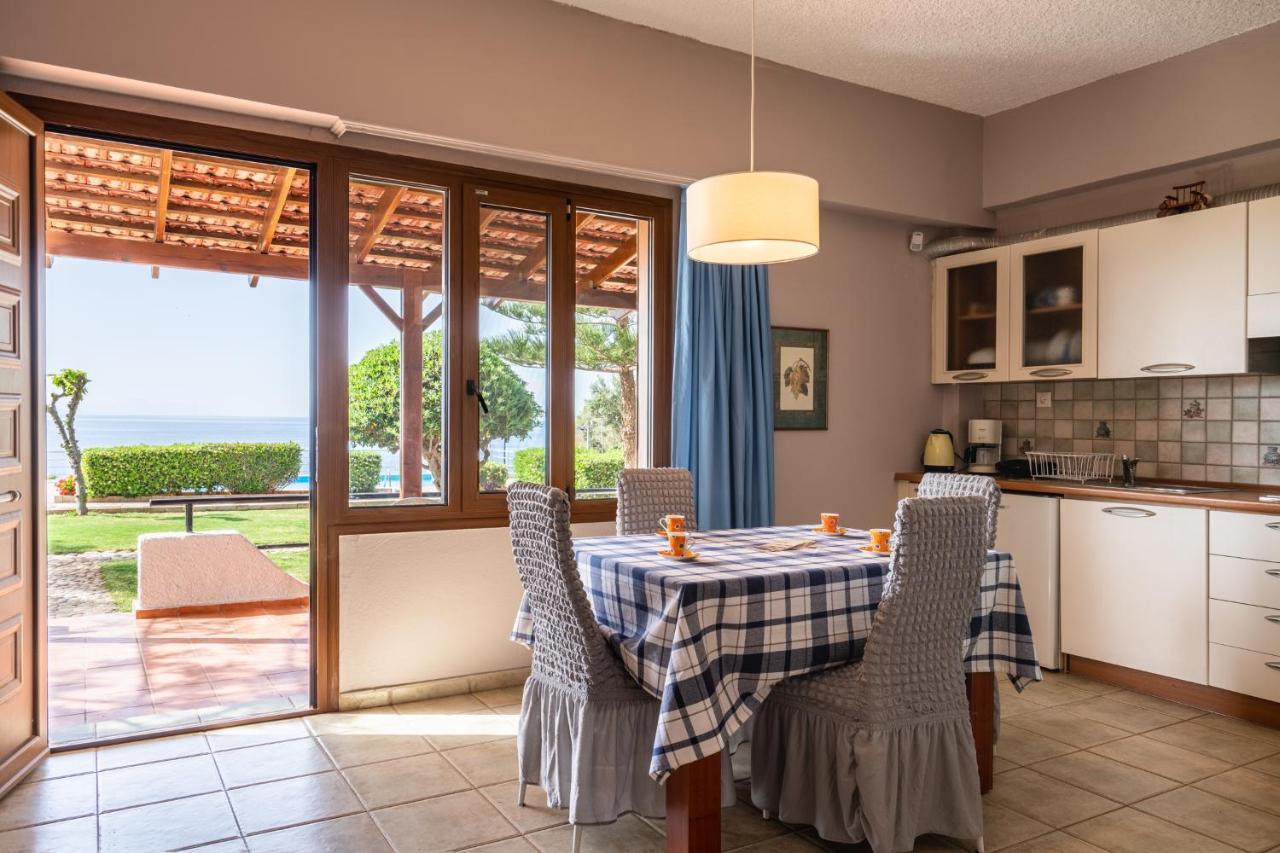 Beachfront Family Villa Katerina With Private Pool, Playground, Bbq & Amazing Sea Views! Petres  外观 照片