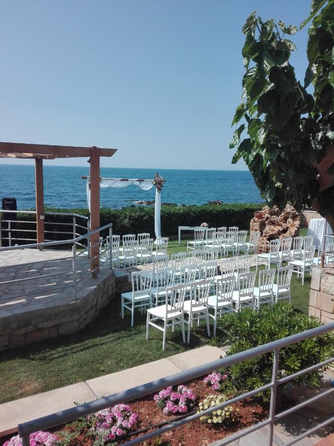 Beachfront Family Villa Katerina With Private Pool, Playground, Bbq & Amazing Sea Views! Petres  外观 照片