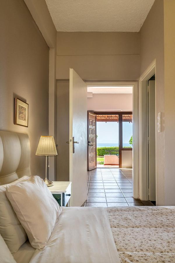 Beachfront Family Villa Katerina With Private Pool, Playground, Bbq & Amazing Sea Views! Petres  外观 照片