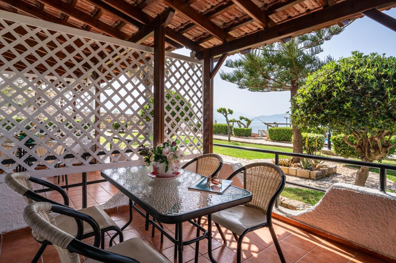 Beachfront Family Villa Katerina With Private Pool, Playground, Bbq & Amazing Sea Views! Petres  外观 照片