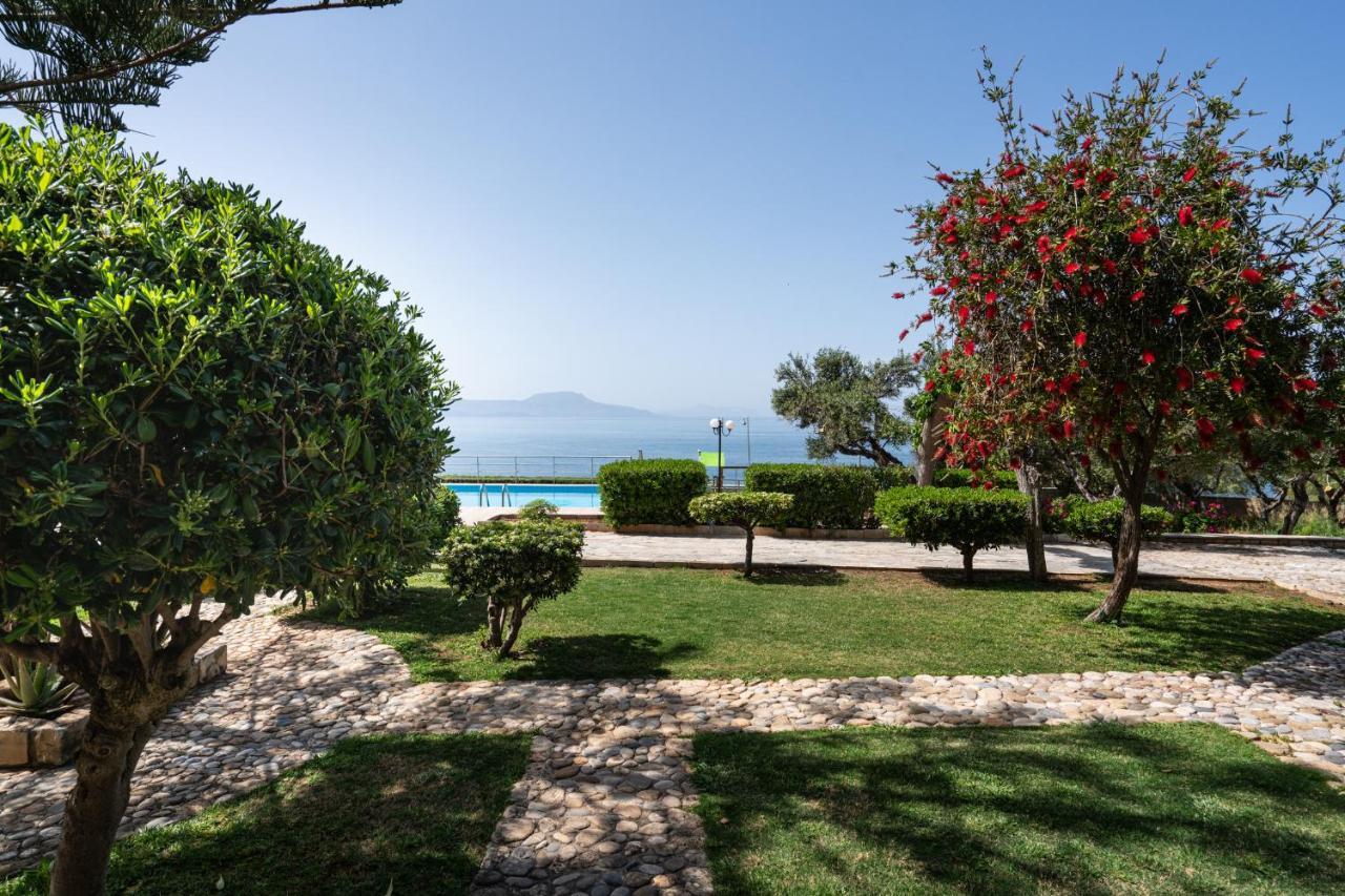 Beachfront Family Villa Katerina With Private Pool, Playground, Bbq & Amazing Sea Views! Petres  外观 照片