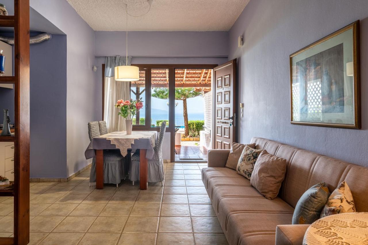 Beachfront Family Villa Katerina With Private Pool, Playground, Bbq & Amazing Sea Views! Petres  外观 照片