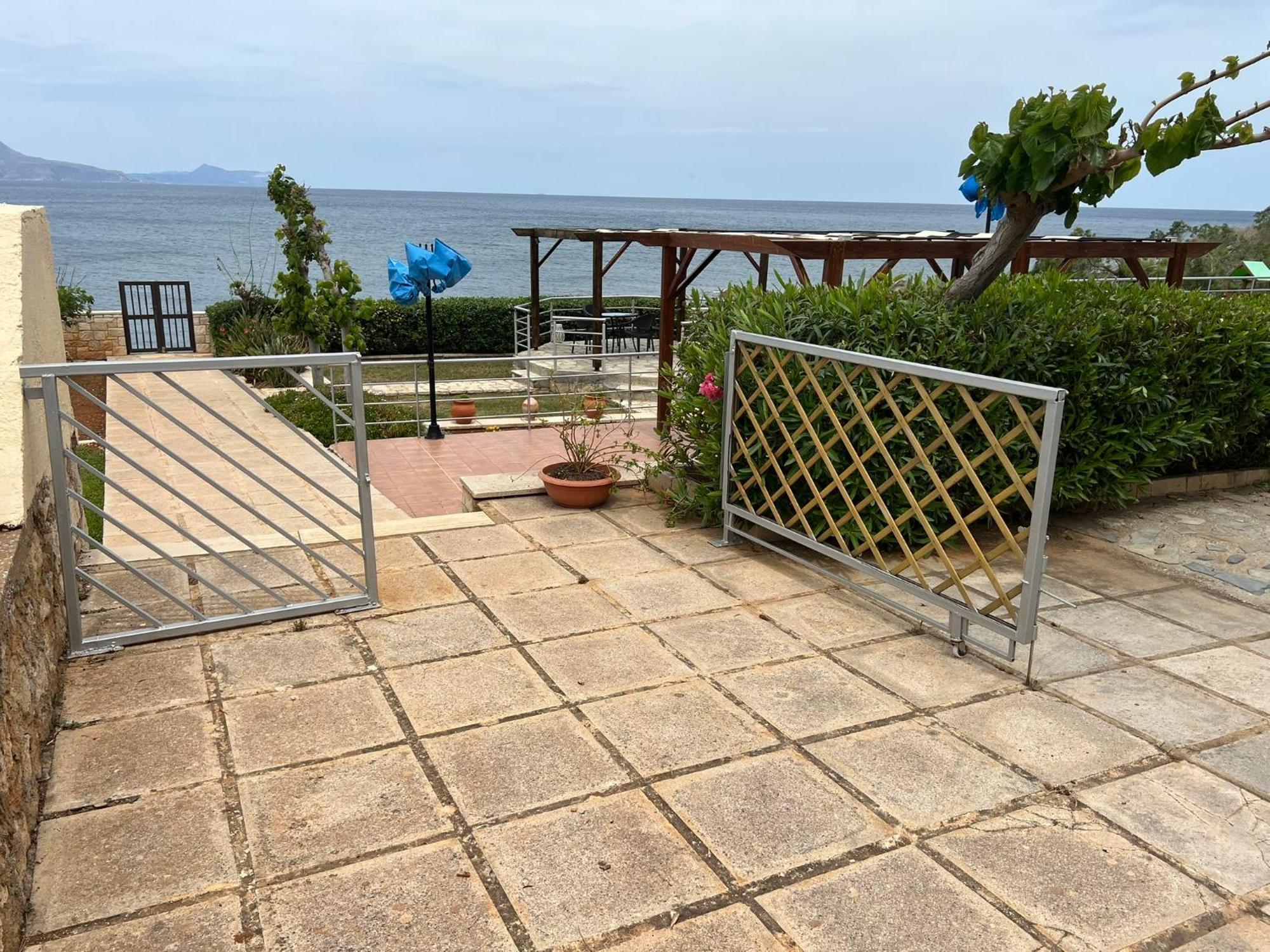 Beachfront Family Villa Katerina With Private Pool, Playground, Bbq & Amazing Sea Views! Petres  外观 照片