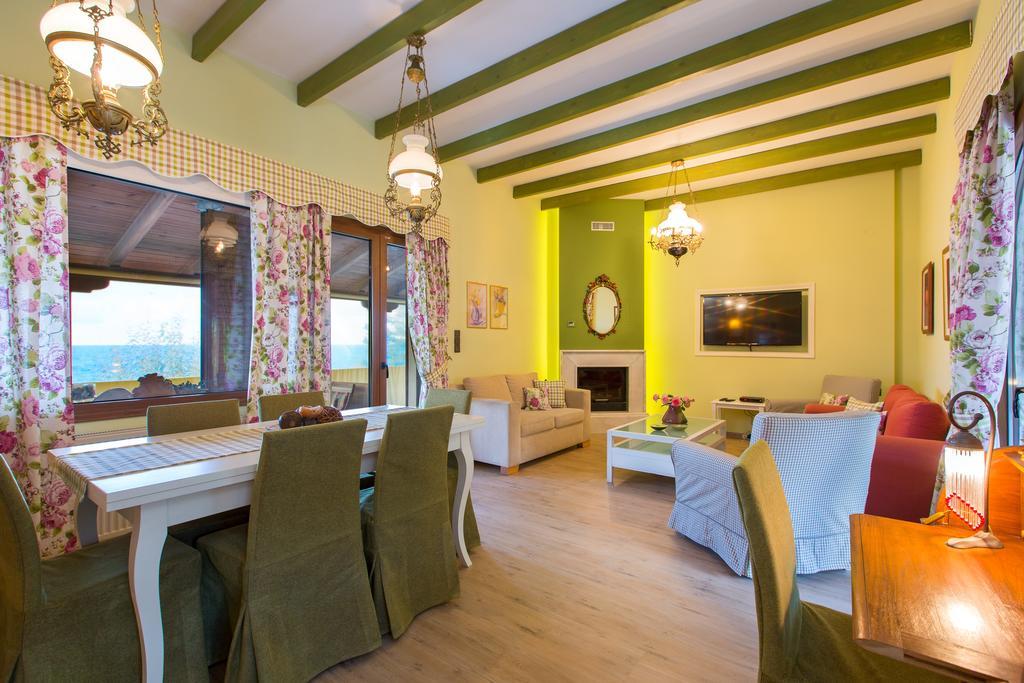 Beachfront Family Villa Katerina With Private Pool, Playground, Bbq & Amazing Sea Views! Petres  外观 照片