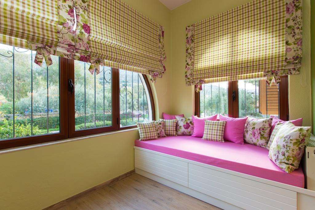 Beachfront Family Villa Katerina With Private Pool, Playground, Bbq & Amazing Sea Views! Petres  外观 照片